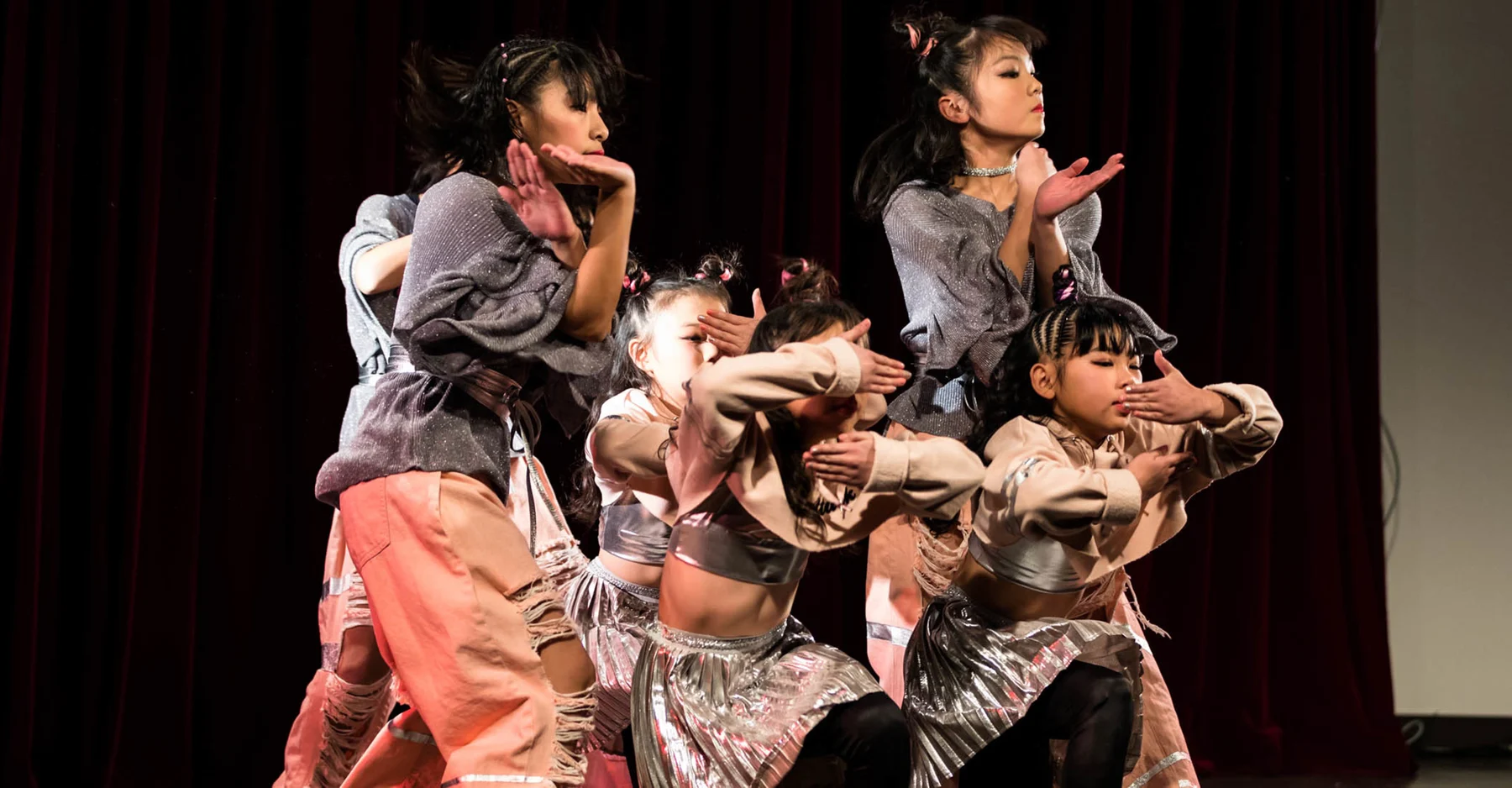 子どもたちのダンスステージ