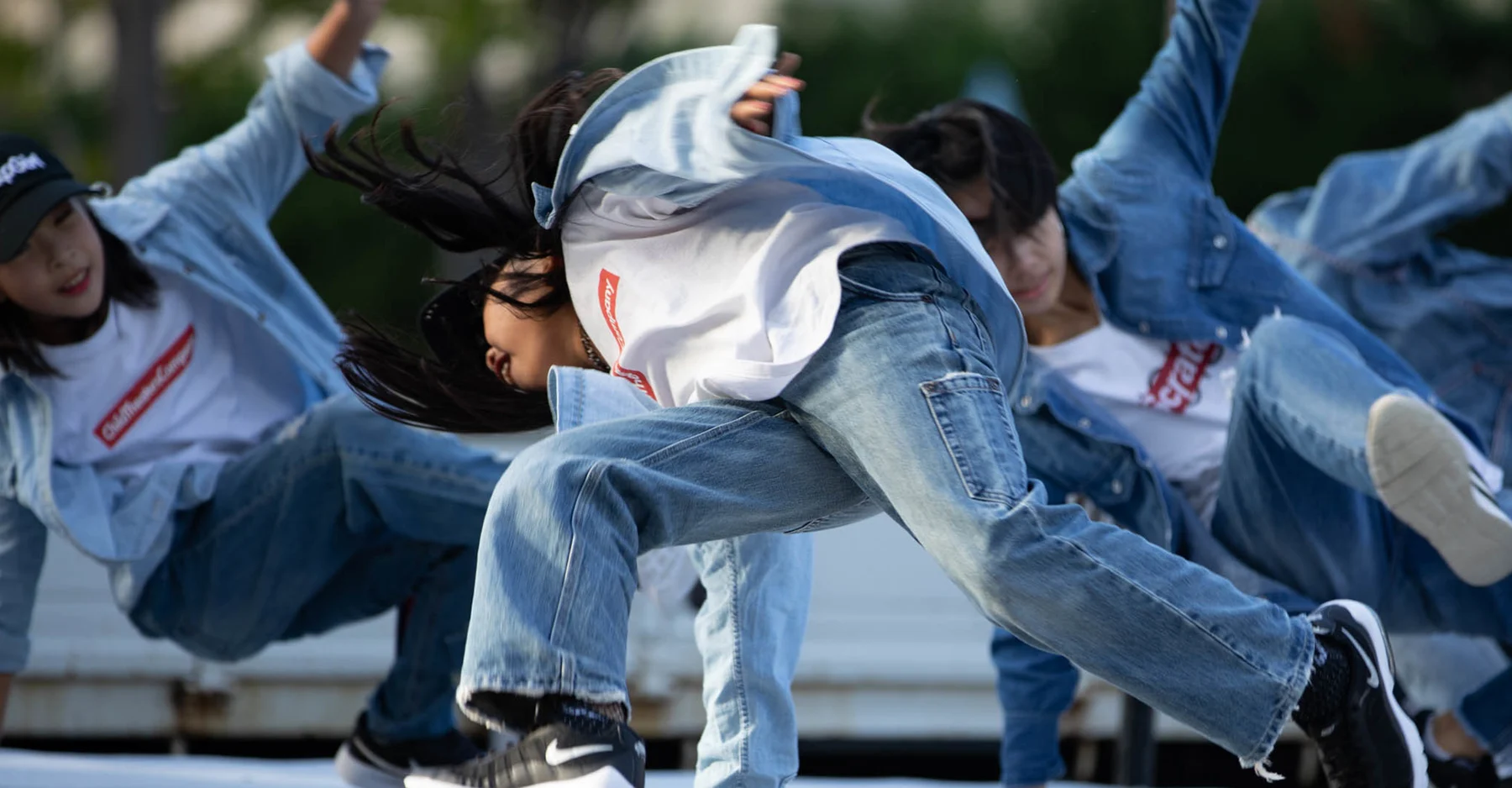 ダンススクールで表現を楽しむ子どもたち